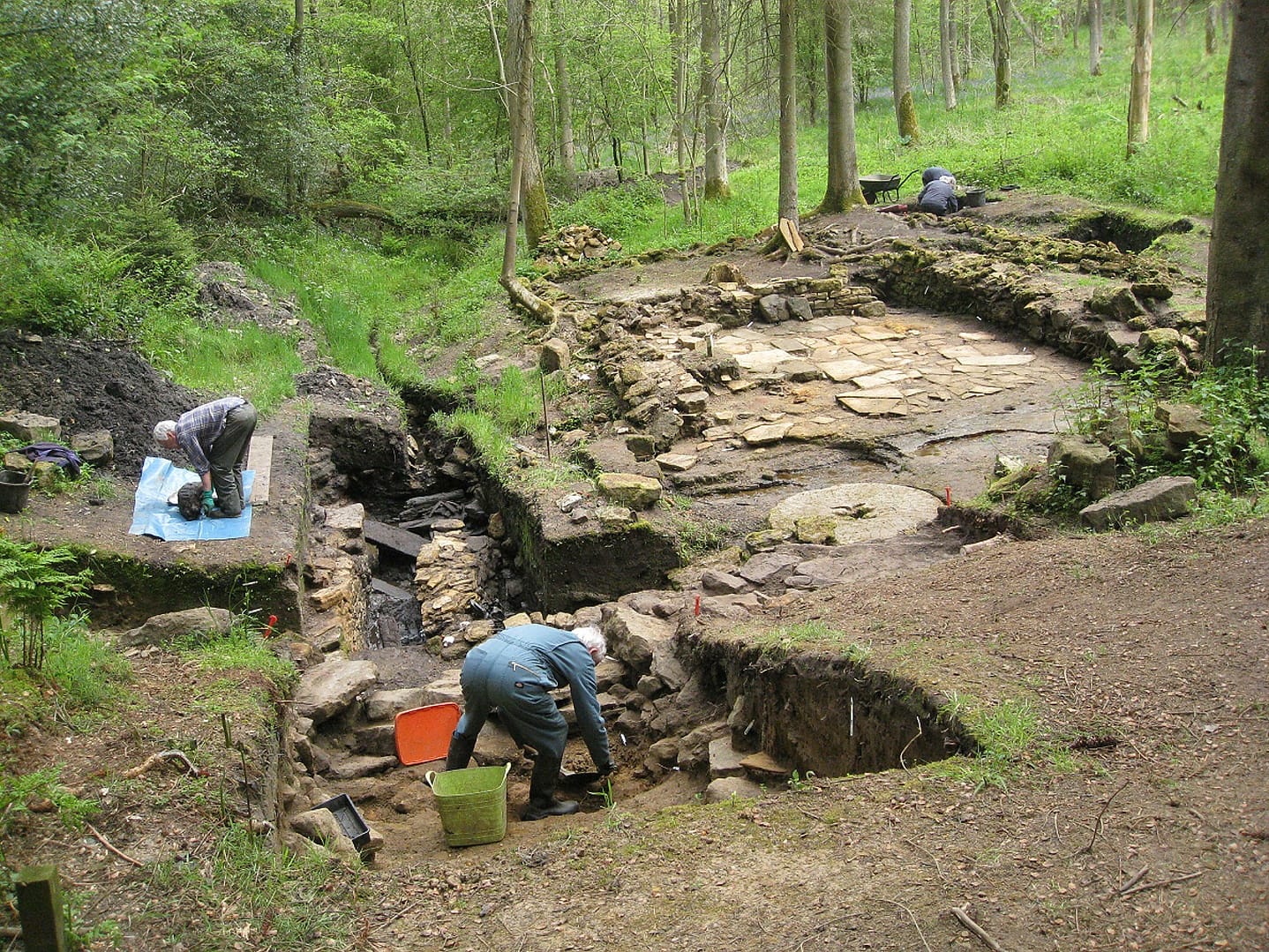 Excavating Yearsley Watermill (c)Elizabeth Sanderson